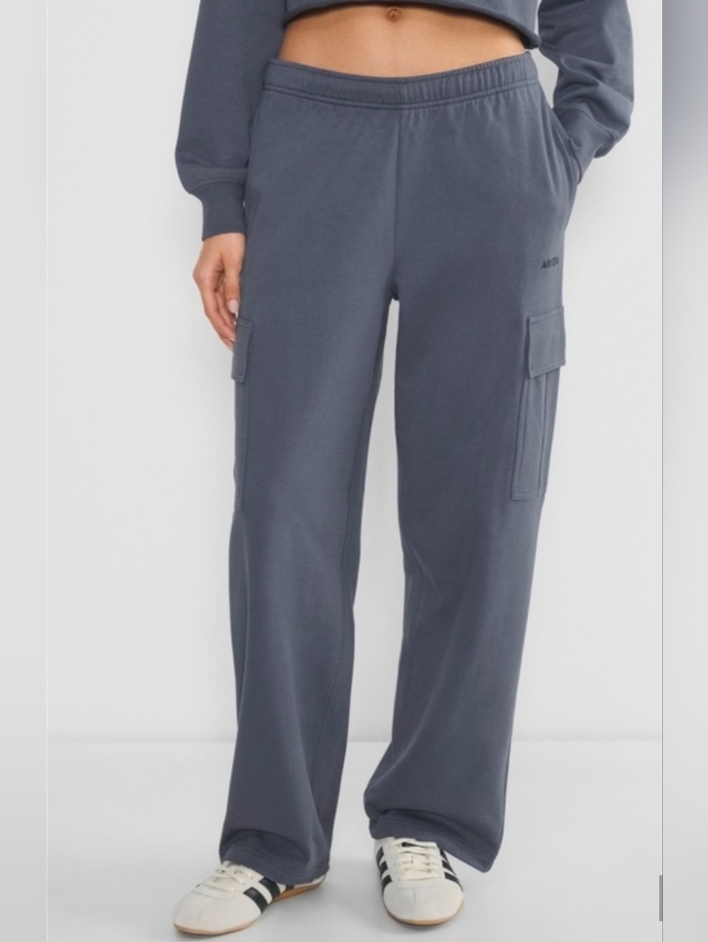 ARITZIA TNA Mega Cargo Sweatpant size M